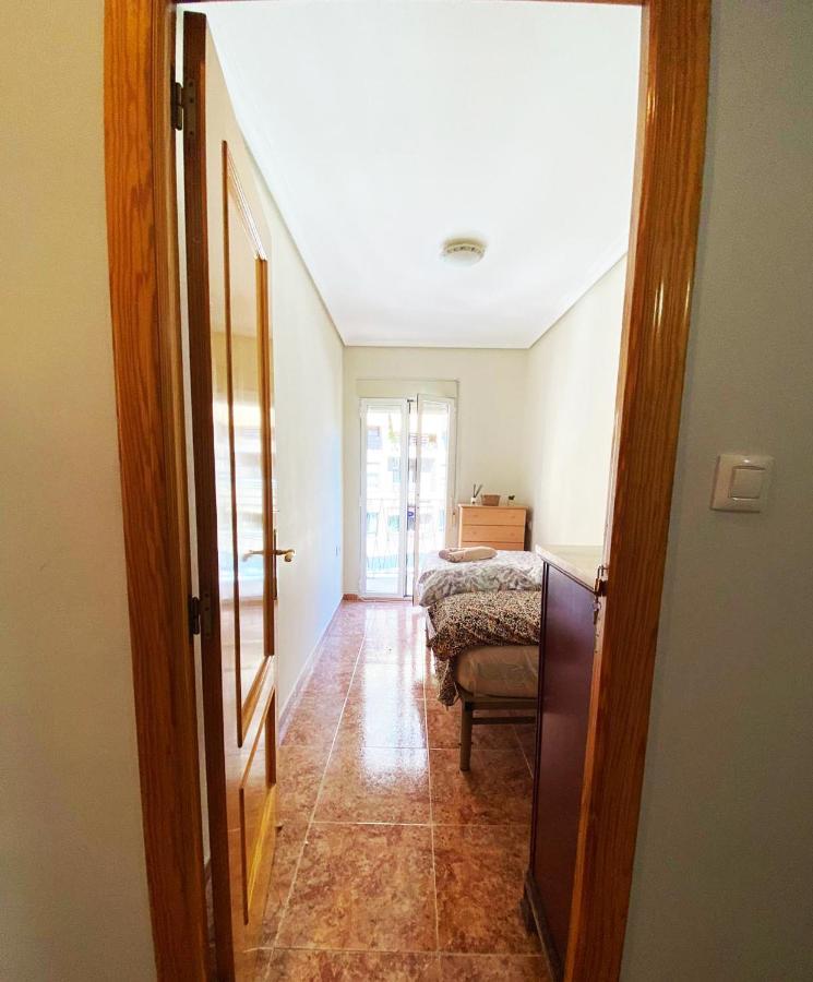 Rooms In Valencia Great Location In Shared Apartment Exterior foto